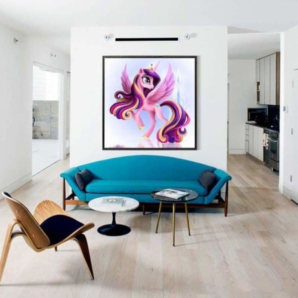 Roze eenhoorn met vleugels