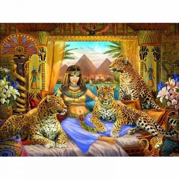 Egyptische vrouw met luipaarden bij de paramides