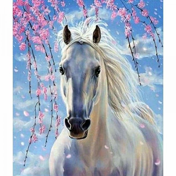 Wit paard tussen de bloesem