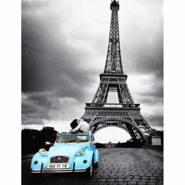 Blauwe auto bij de Eiffeltoren